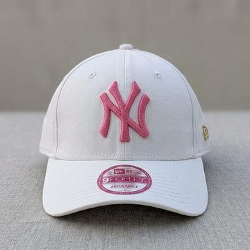 New Era NY Yankees 9FORTY Adjustable Cap – Off-White & Pink Embroidery